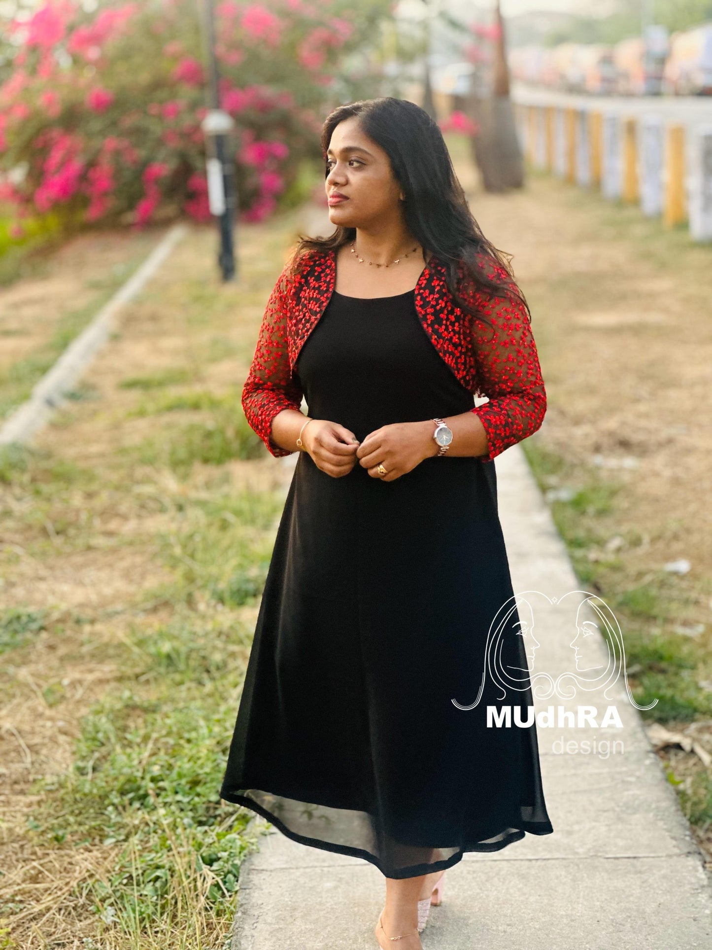 AlineKurti with Shrug