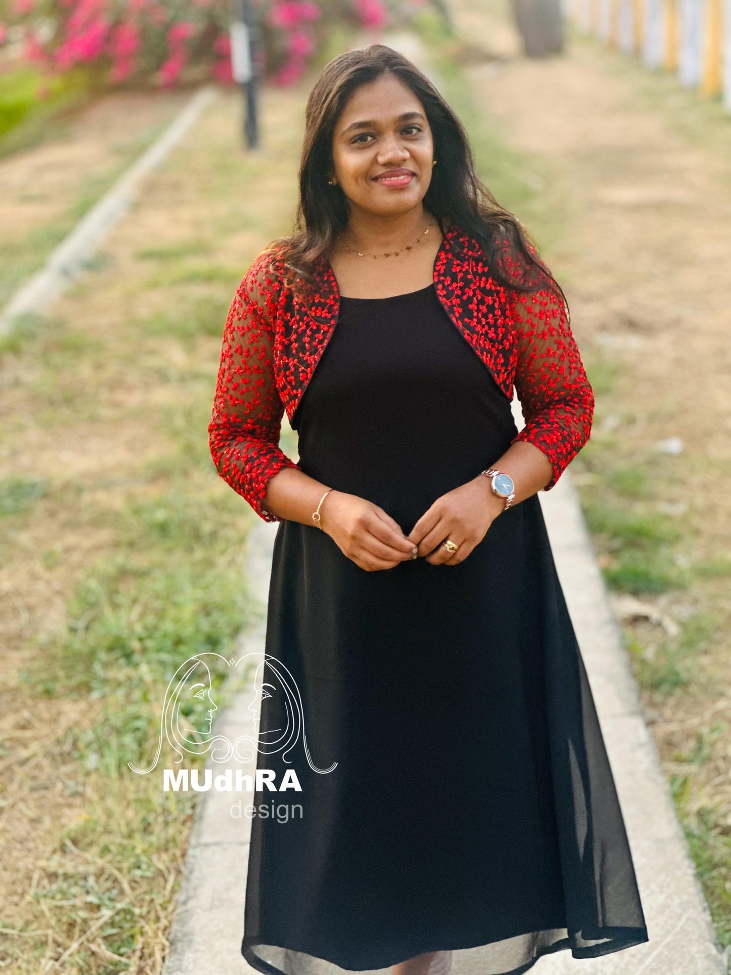 AlineKurti with Shrug