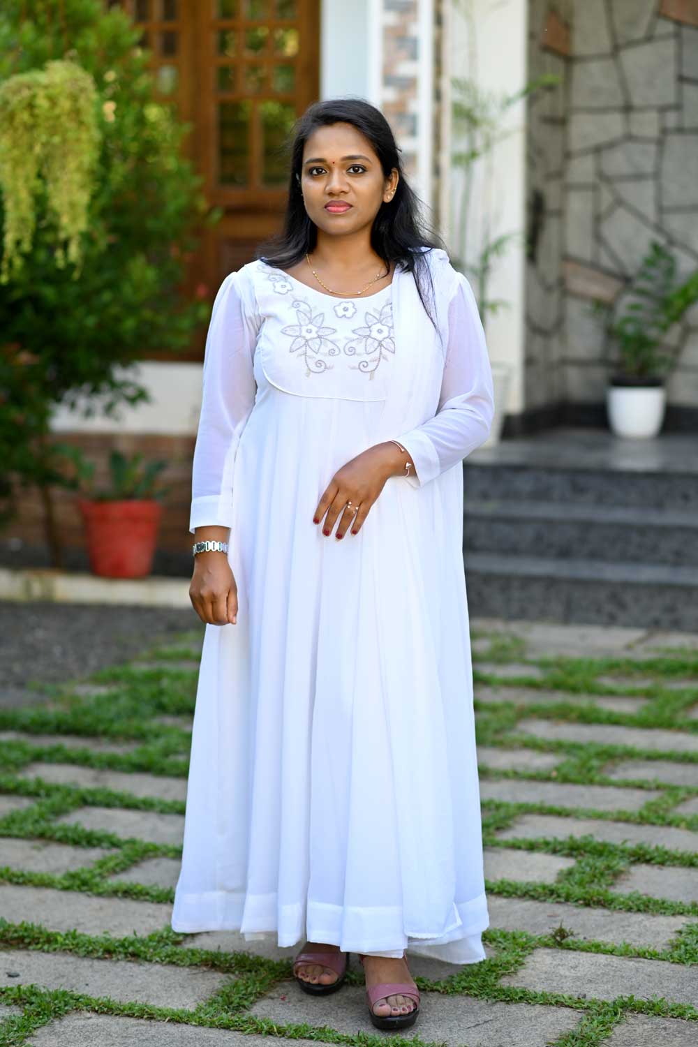 White Geometric Bell Sleeves Kurta With Floarl Baritone Blue Front Pan –  Fledgling Wings